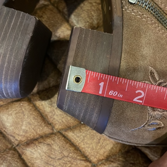 Lucky 🍀 Brand Embroidered bootie - Picture 4 of 8